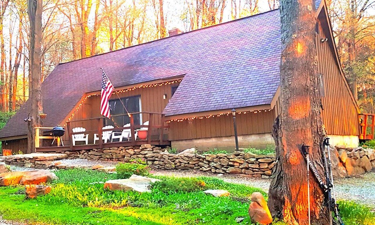 Champion Cabin | Charmingly Rustic Weekend Getaway in the Mountains near Pittsburgh, Pennsylvania
