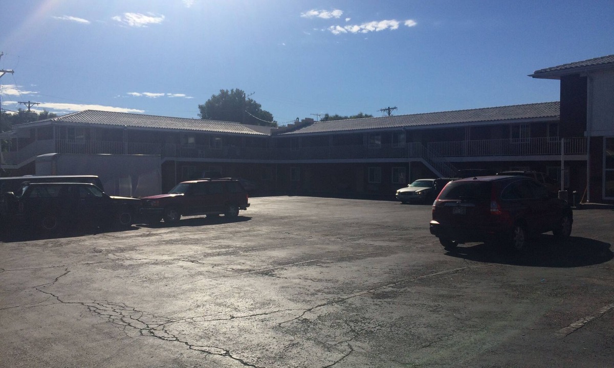 Central Colorado Springs Hotel | Chateau Motel