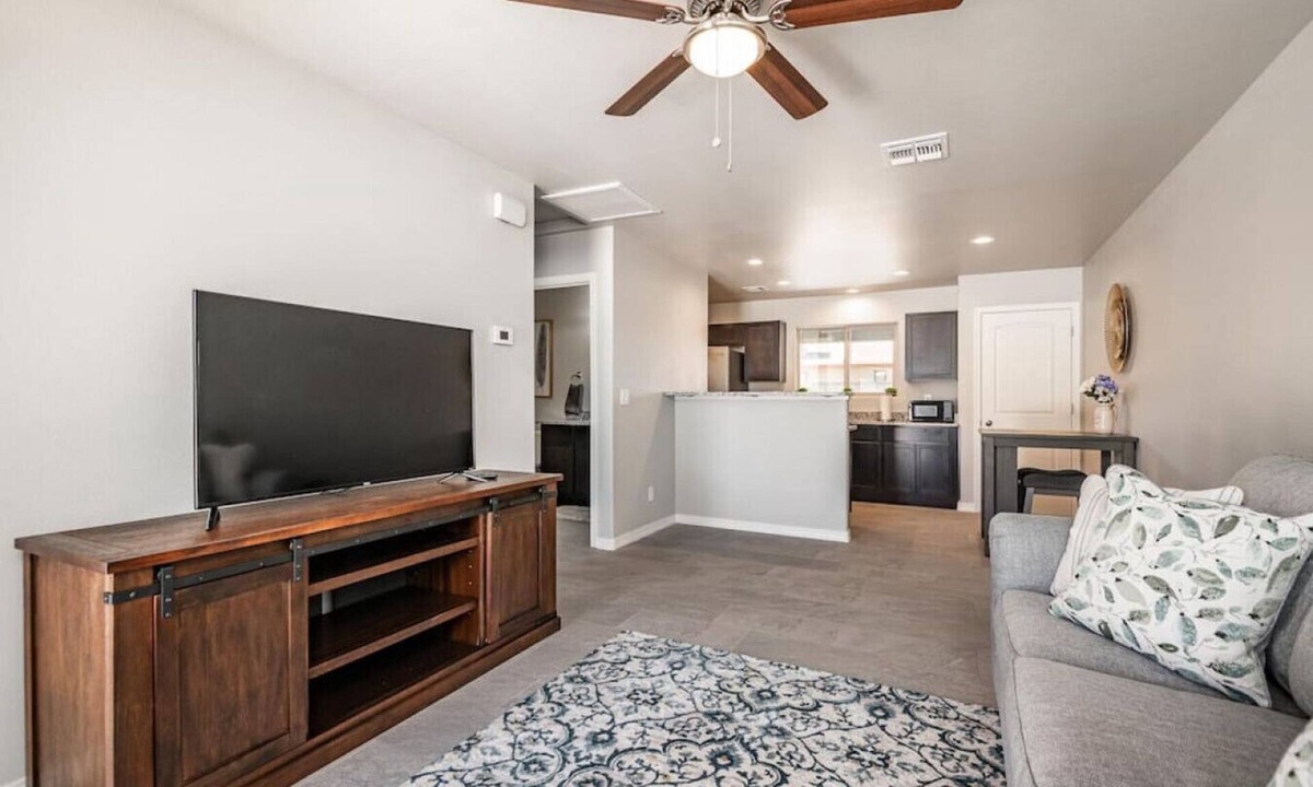 Kingman House | Cheerful New 1 Bed 1 Bath Home-Centrally Located