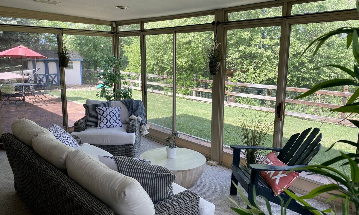 Goldsmith House | Cheerful three bedroom with stunning sunroom!