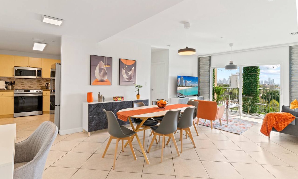 Coral Way Condo | Chic 2BR2BA Apt Near Coral Gables