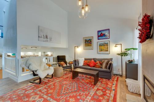 Angel Fire House | Chic Angel Fire Condo: Walk to Ski Resort!