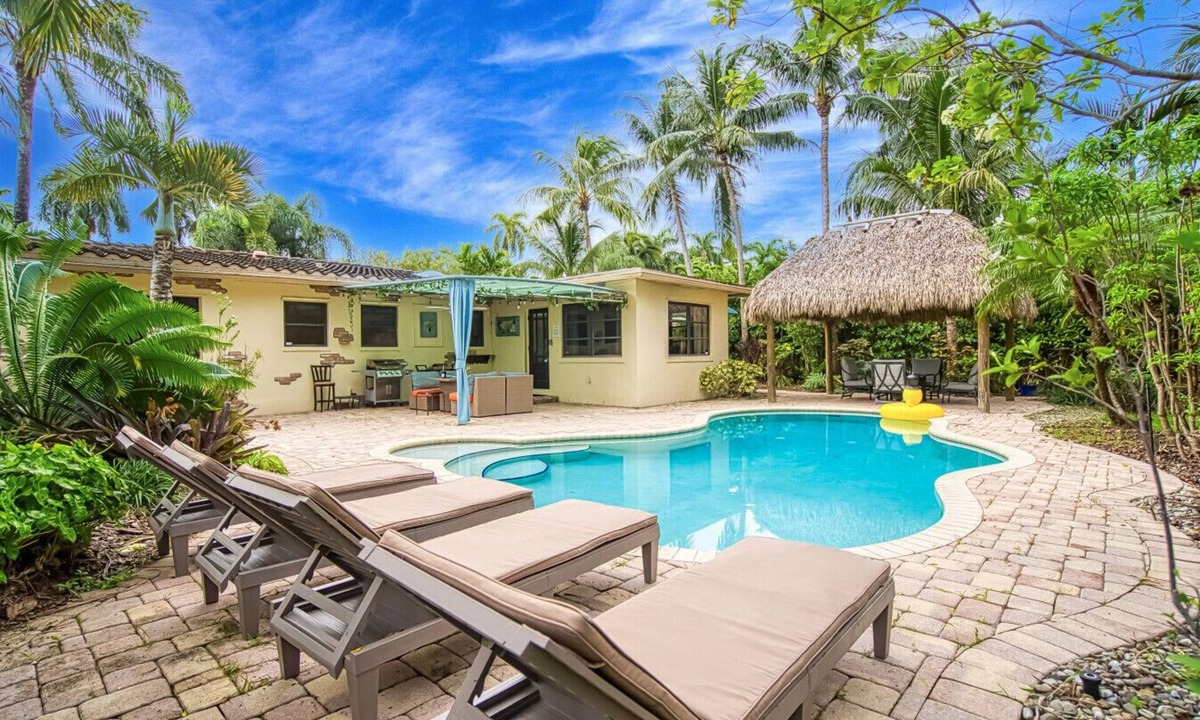 South Lake House | Chic Getaway w/Heated Pool & Short Walk to Beach
