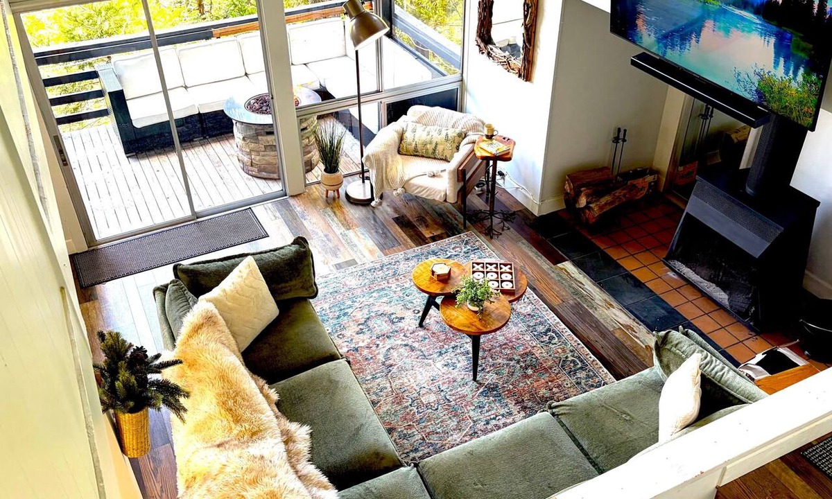 Twin Peaks Cabin | Chic, Pet Friendly House w/Gas Grill, AC & Back-Up Generator - Amazing View