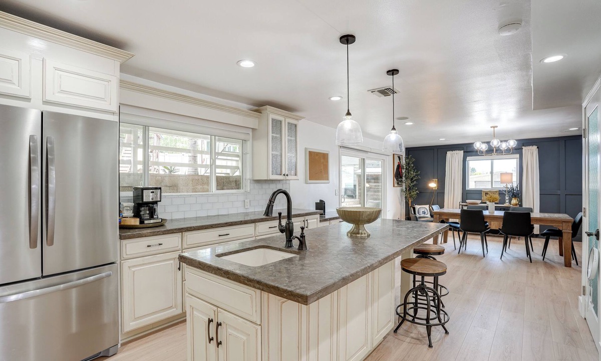 Santa Paula House | Chic Santa Paula Home w/Mountain & City Views!