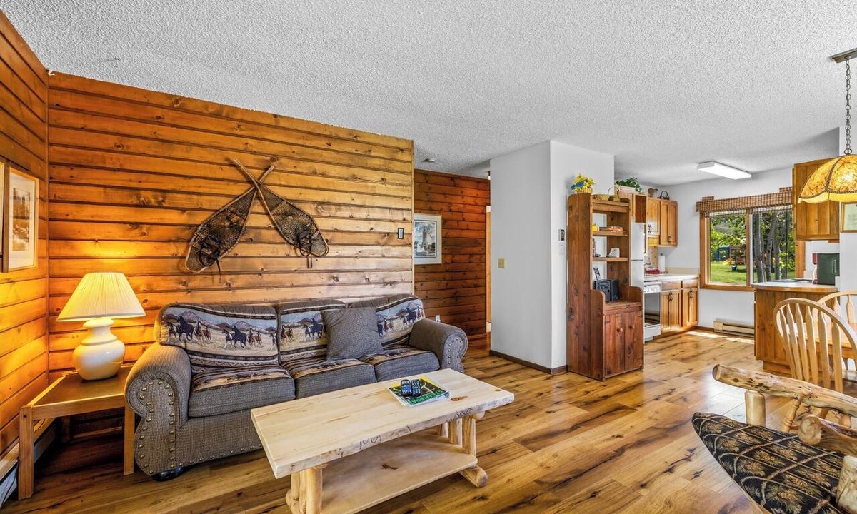 Clark Cabin | Chipmunk - Cozy pet friendly cabin