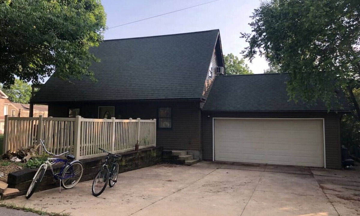 Chippewa Lake House | Chippewa Lake Retreat! Hot Tub!