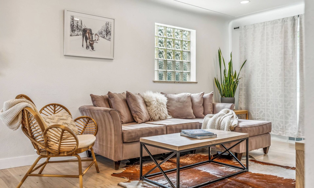 North Park Hill House | City Park Modern Escape. 5 Bedroom Family & Pet Friendly