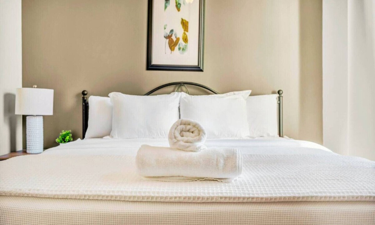 Gateway District Apartment | City Views | Lux Condo | Gym & Parking