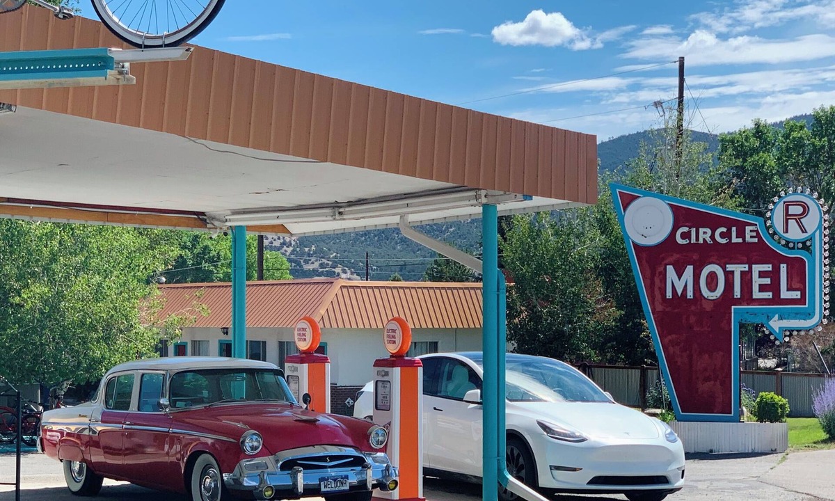 Salida Hotel | Clean, central, Retro Inspired Salida Motel 7