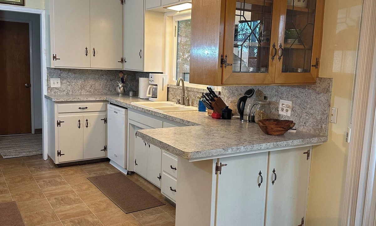 Visalia House | Clean, Comfortable & Quiet House in Visalia