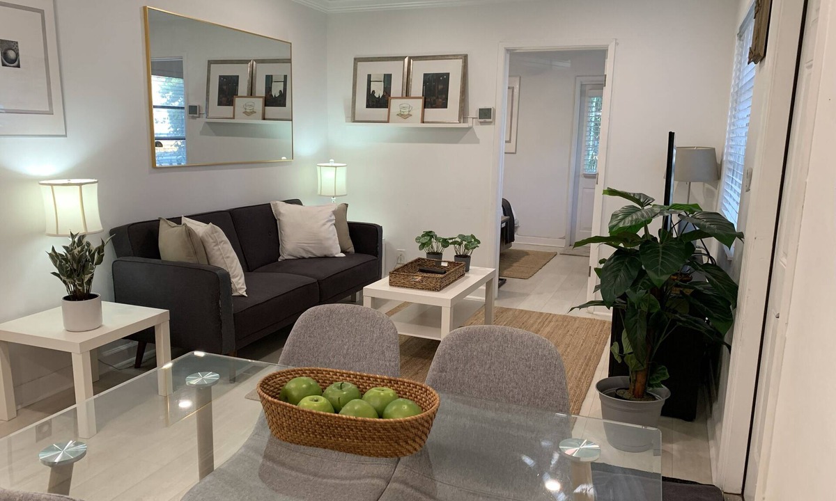 Tarpon River Cottage | Clean, Contemporary & Charming! 2/2 Cottage – Central Ft Lauderdale Near Beach