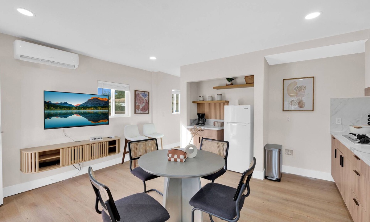 South San Gabriel House | Clean Stylish 2 Beds free parking for Small groups