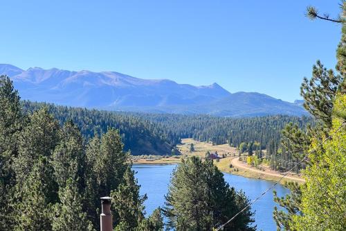 Spring Valley House | Close to Pike Nat’l Forest! Lake-View Family Cabin