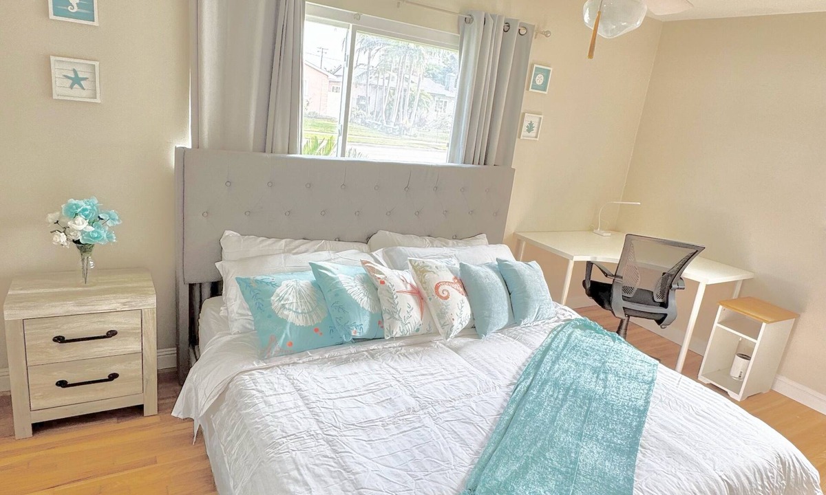 Midway City House | Coastal Stay at OC 6 miles from the beach