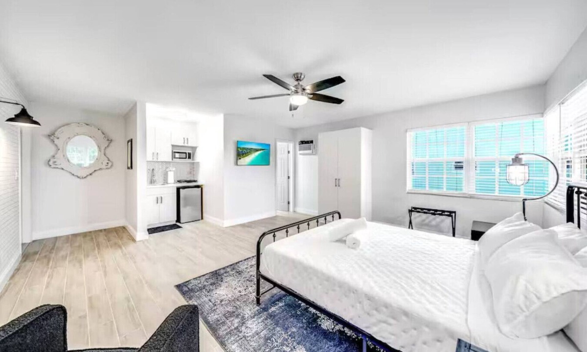 Coral Ridge Apartment | Coastal unit! .5 miles to Beach!