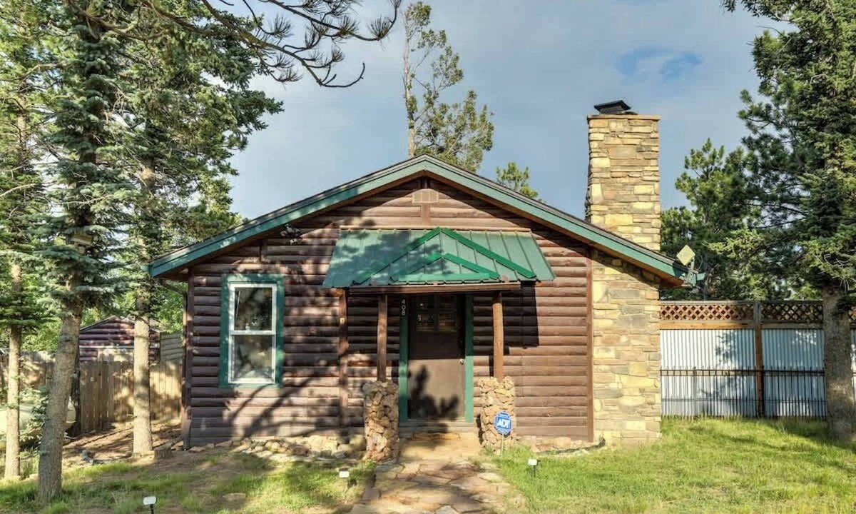 Woodland Park Cabin | Come to the Hideout! Hot Tub, Fire Pits & Views!
