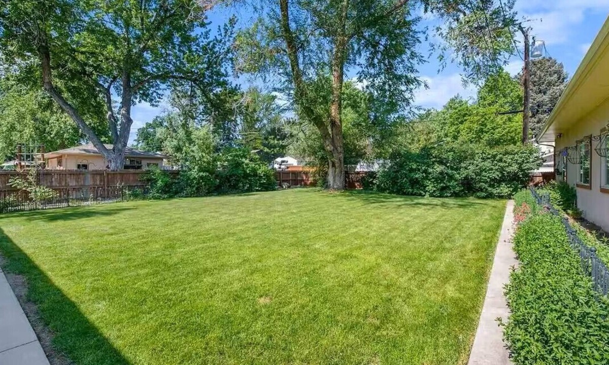 Englewood House | Comfortable 3-bed home w/backyard in a quite neighborhood just south of Denver