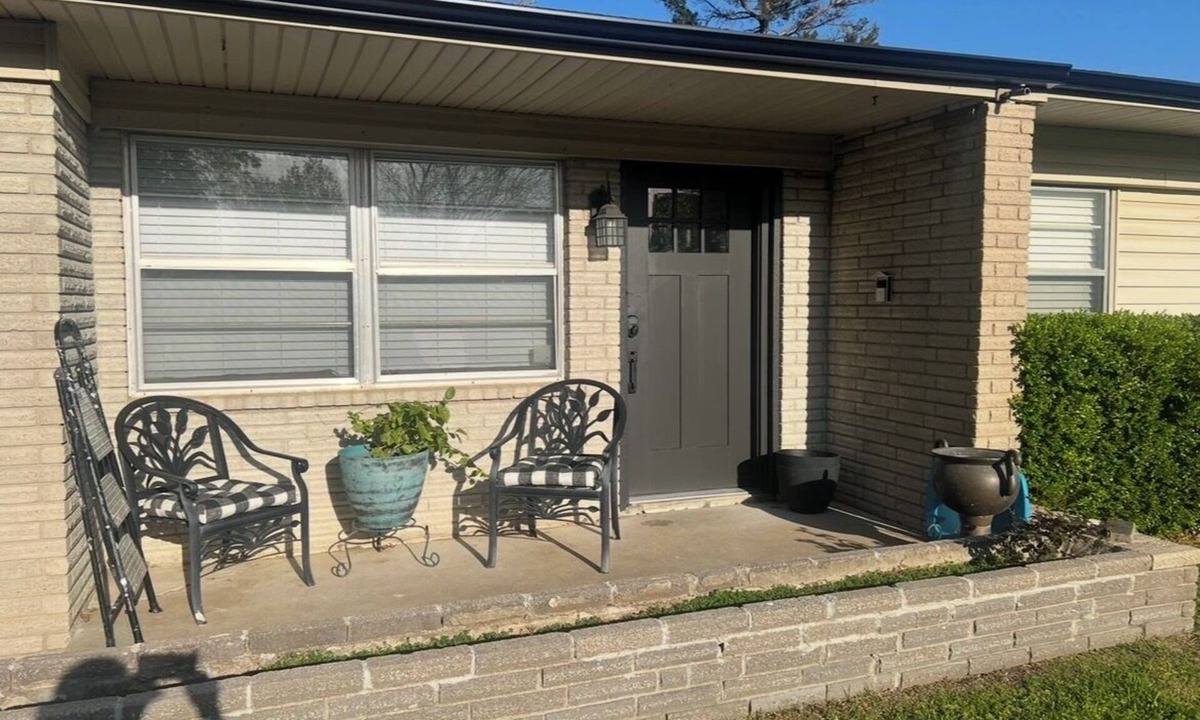 Broken Arrow House | Comfortable Home 3 Bedrooms Near the Rose District Fire Pit + Blackstone Grill