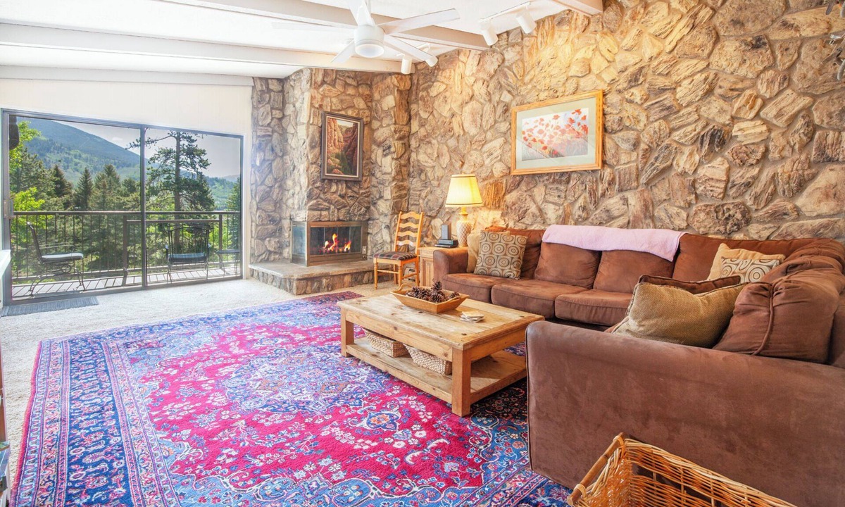 Dillon Condo | Condo On Lake Dillon: Walk to Shops, Beautiful Views, Pool, & Hot Tubs