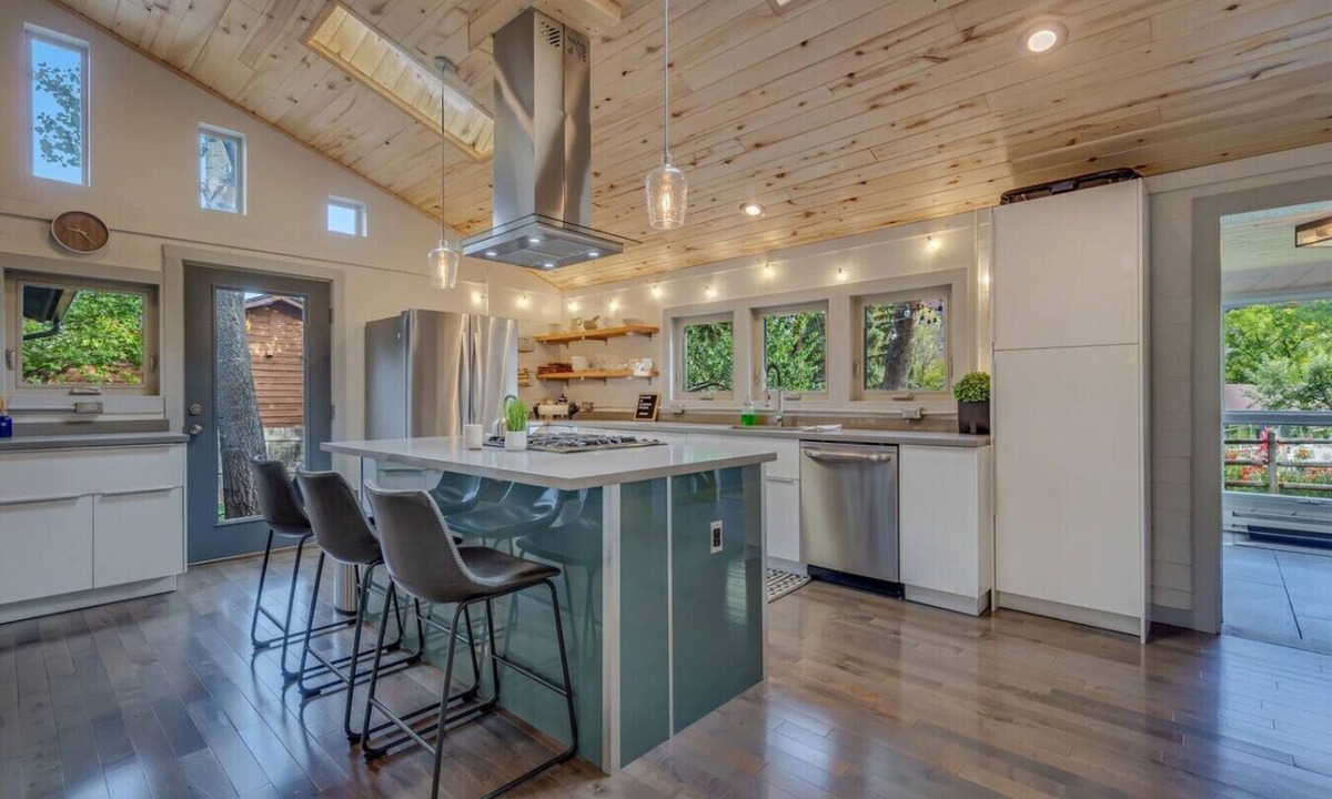 Glenwood Springs House | Contemporary cozy Retreat by Roaring Fork River