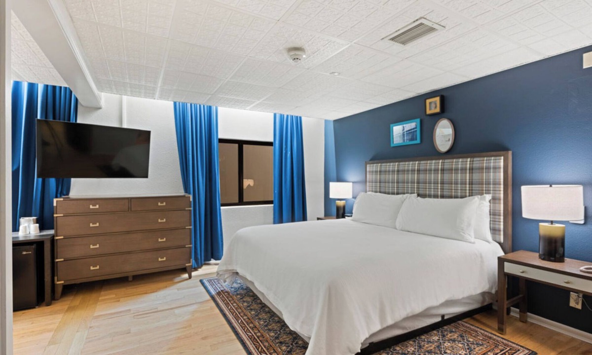 Glenwood Springs Hotel | Contemporary Suite Near Museums, Dining, Nightlife & Local Hotspots | 3 Units