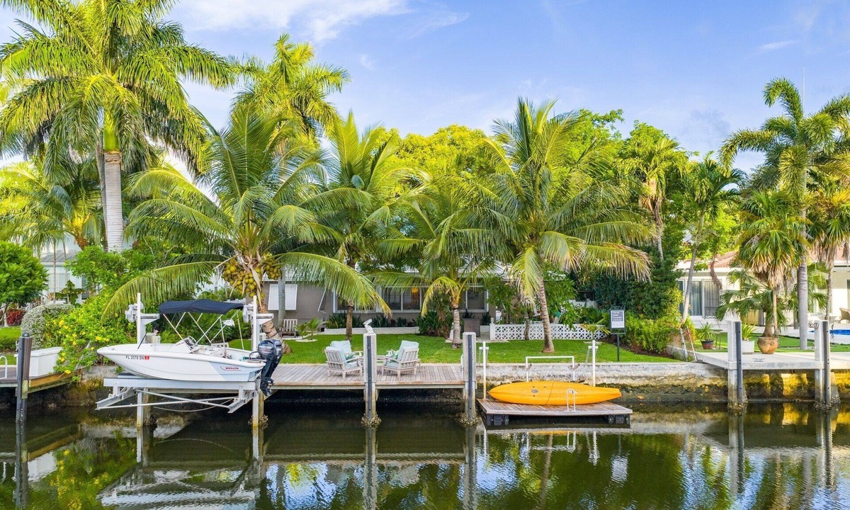 Hendricks and Venice Isles Villa | Cool 3-bed waterfront AC home in Fort Lauderdale with dock with ocean access.