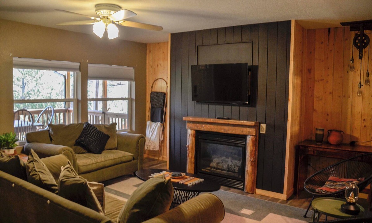 Drake Hotel | Couloir Duplex Cabin at The Woolly Bugger Inn (#16)