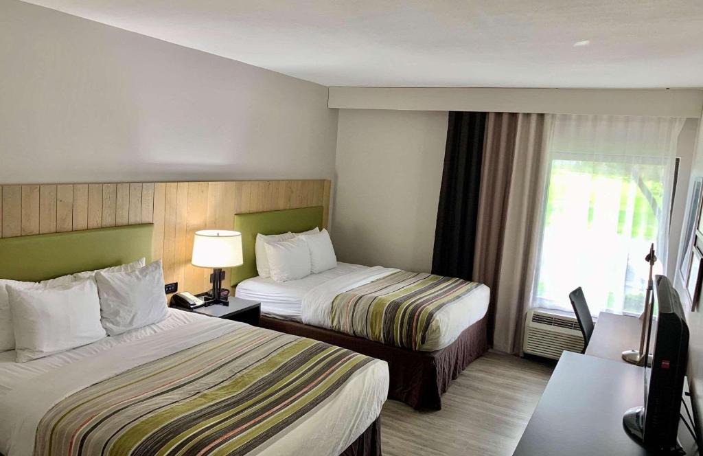 Milan Hotel | Country Inn & Suites by Radisson, Sandusky South, OH