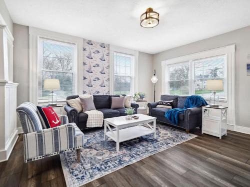 Vermilion House | Countryside Getaway Large Shared Yard & Parking in Vermilion