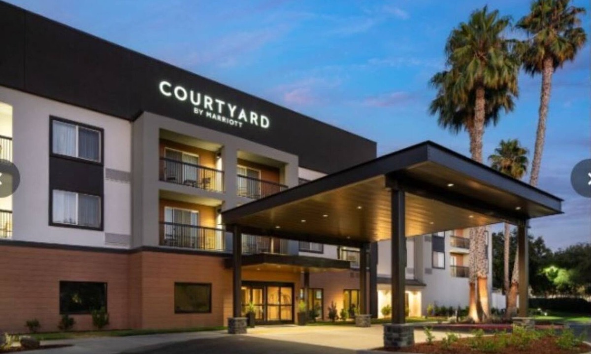 Milpitas Hotel | Courtyard by Marriott Milpitas Silicon Valley. 5 miles away From Levi's Stadium.
