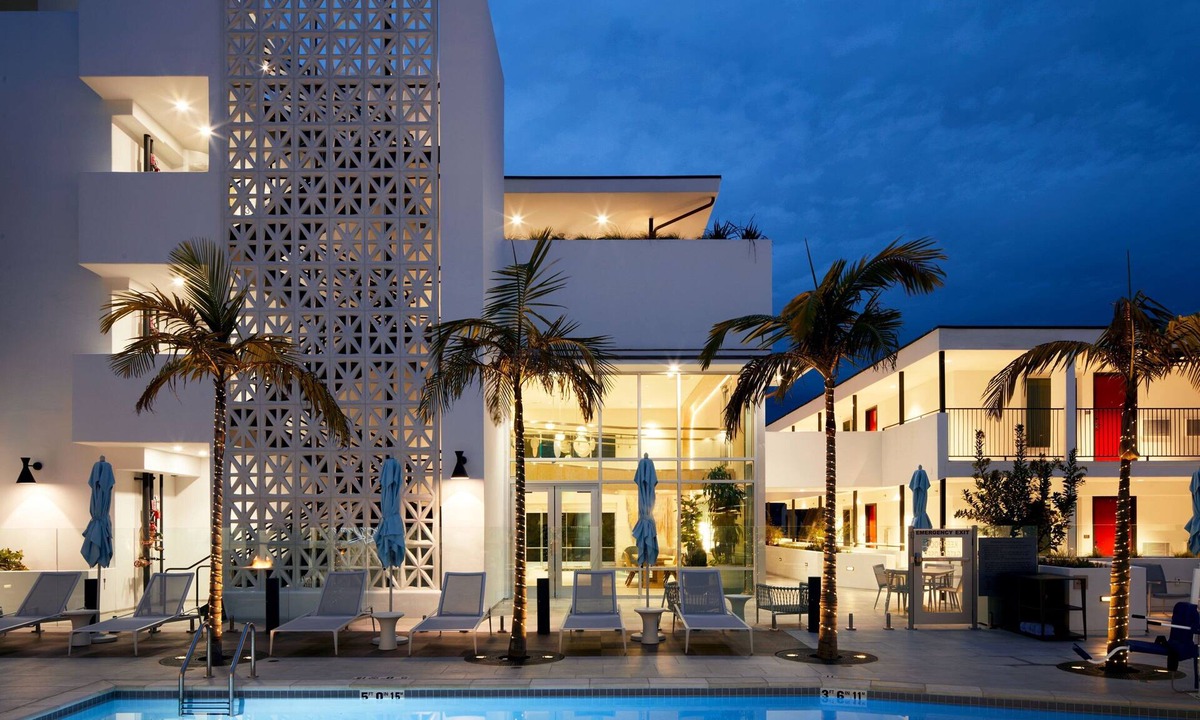 Oak Park Hotel | Courtyard by Marriott Santa Barbara Downtown