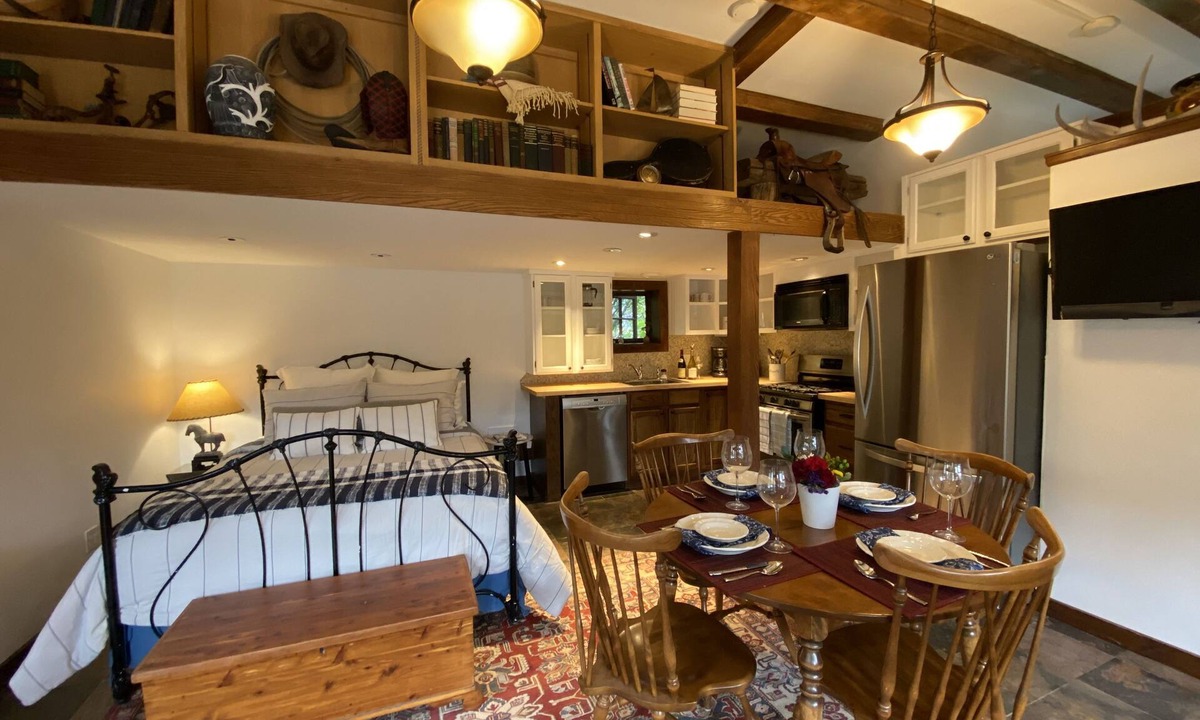Basalt Cabin | Cowboy cabin with private patio