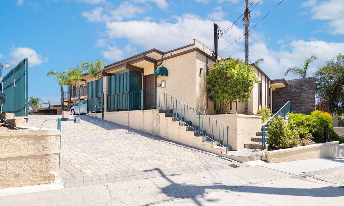 La Habra Apartment | Cozy 1-bedroom Apt in La Habra Full Size Kitchen in Gated Community