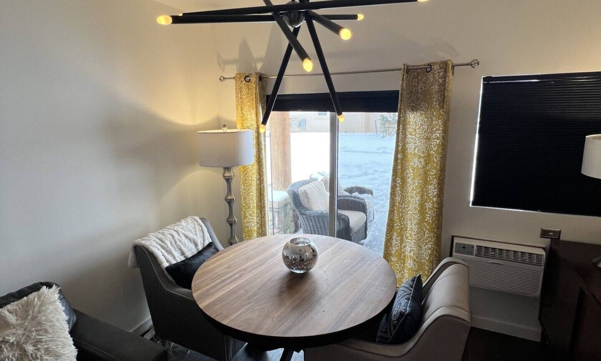Emma Condo | Cozy 1-bedroom condo in charming Basalt with walkability to Willits Town Center,