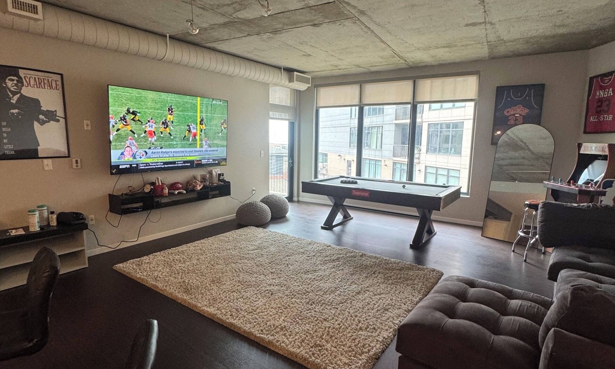 Ohio City Condo | Cozy 1-bedroom condo in nice Cleveland with fitness room, AC downtown Flats East
