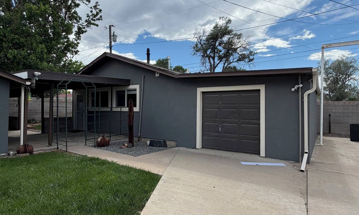 Sunnyheights Cottage | Cozy 1-bedroom cottage Centrally Located in Pueblo