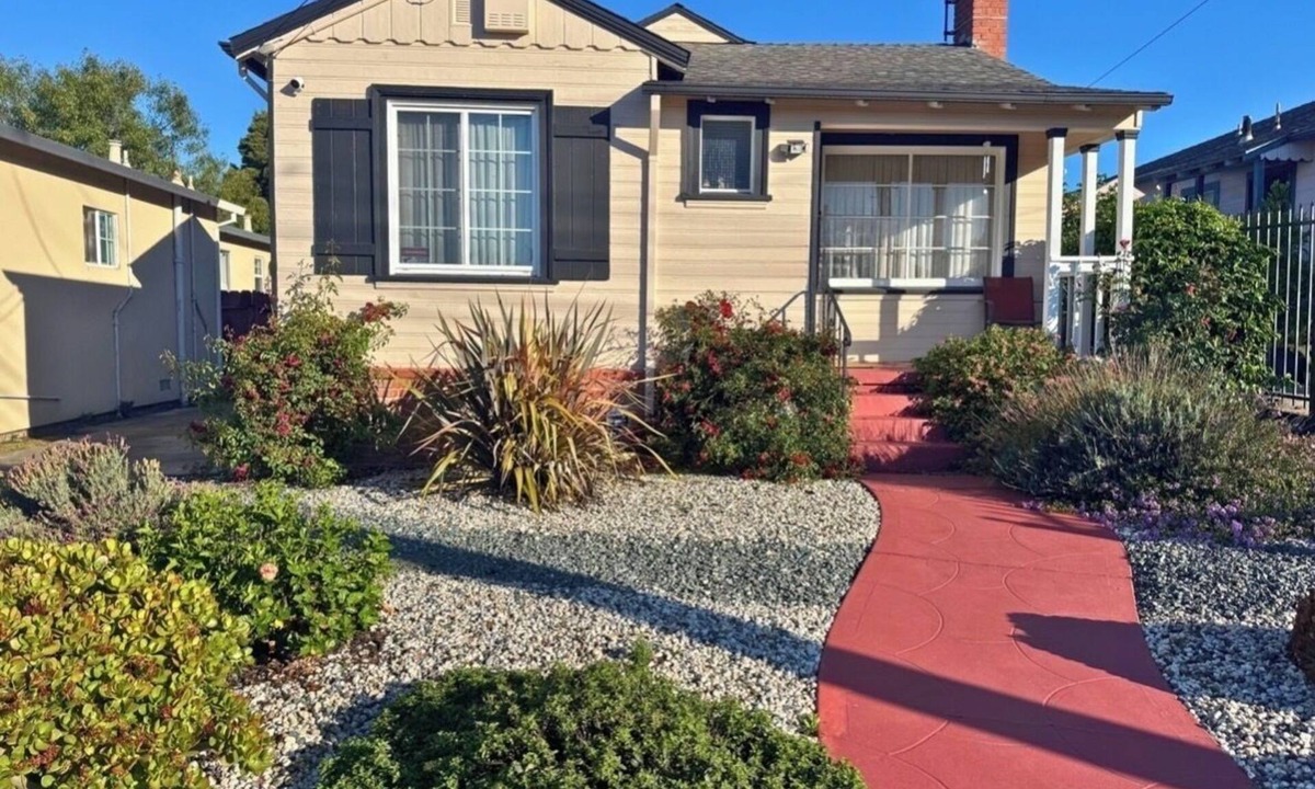 Oakland House | Cozy 1-bedroom house in welcoming Oakland with fitness room