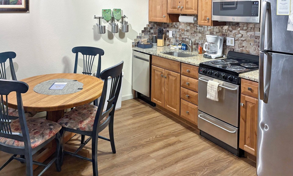Granby Resort | Cozy 1-bedroom resort with WiFi, fitness room in lovely Granby