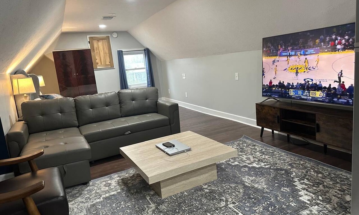 Cleveland Apartment | Cozy 1-bedroom studio close to the Cleveland Clinic!