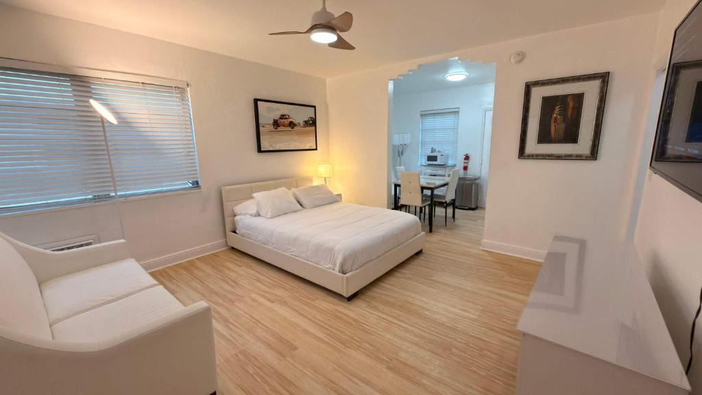 Flamingo/Lummus Apartment | Cozy 1BR Beach Apartment Walk to Miami Beach