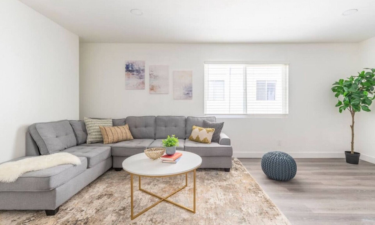 Alhambra Condo | Cozy 2BR/2BA Apt in DT Alhambra + EV Charger