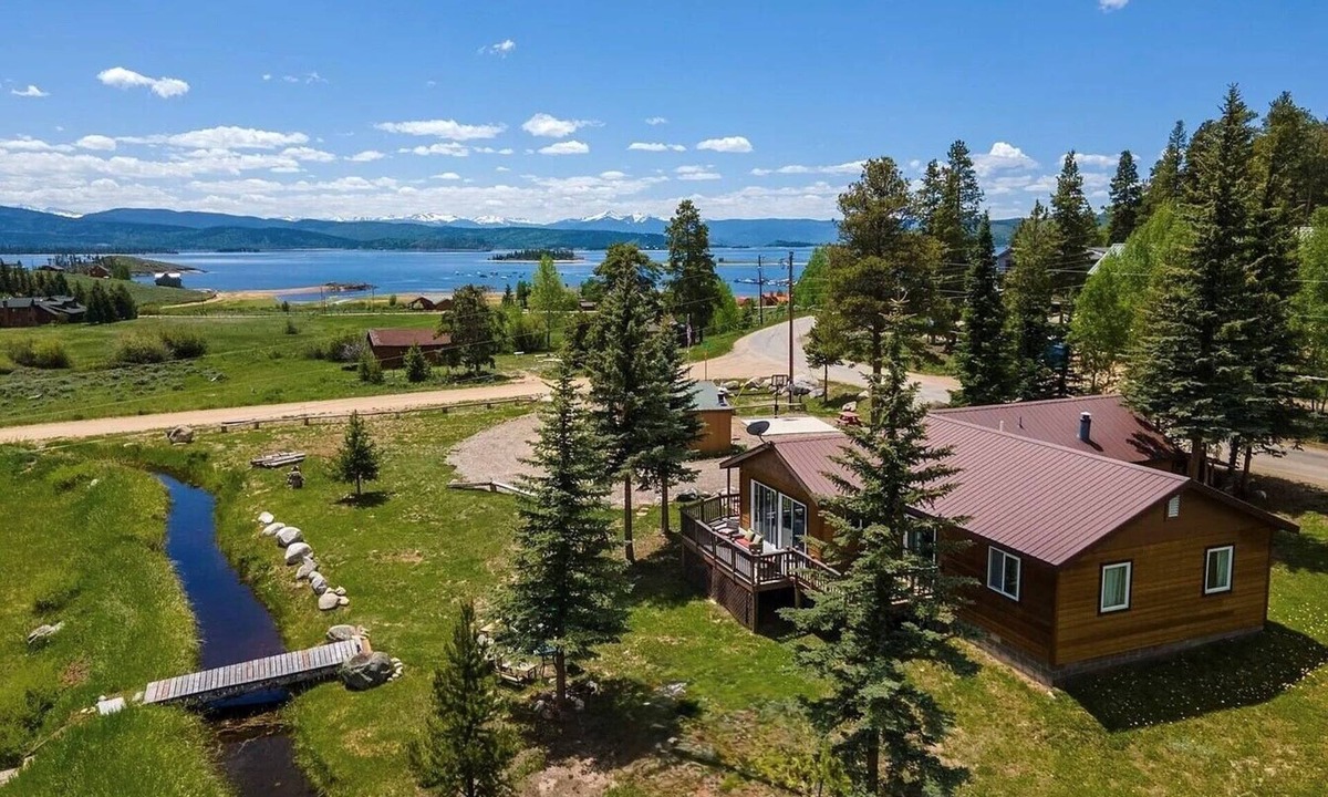 Grand Lake Cabin | Cozy 3-bedroom Lakeview Cabin with Meadow & Mountain View’s