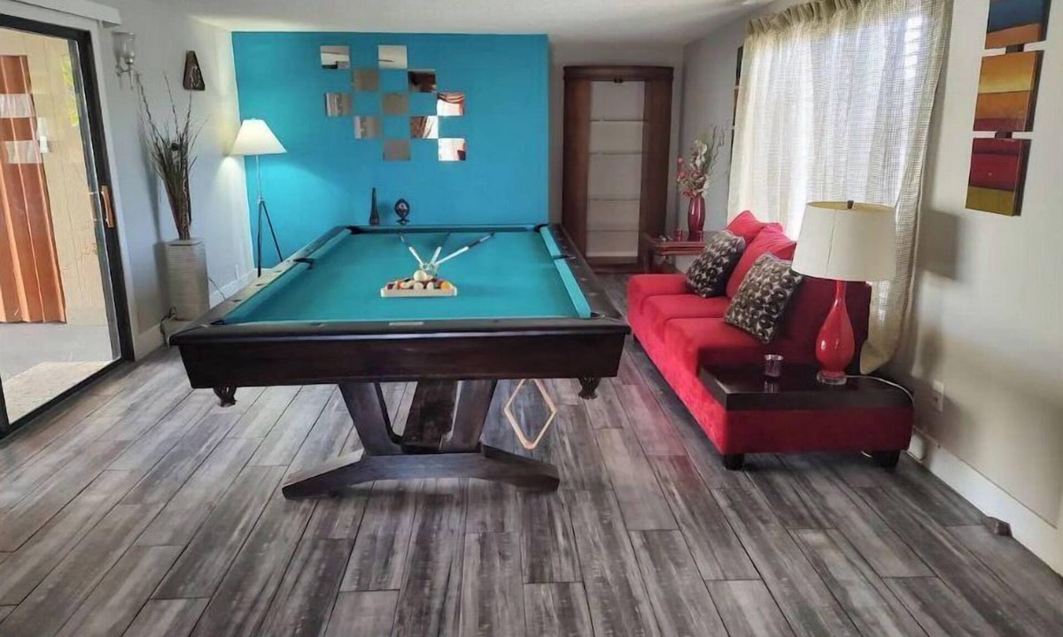 Las Vegas House | Cozy 3 BR with Pool Table 10 Mins from Downtown