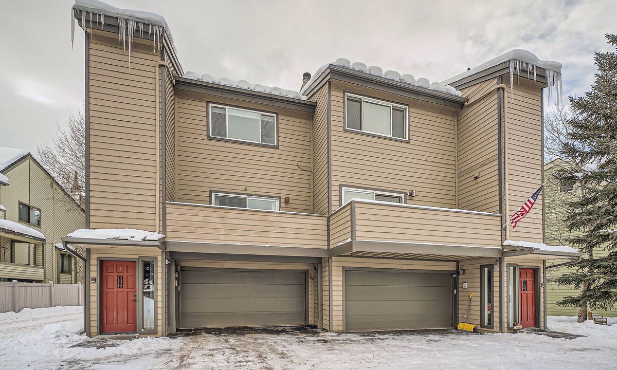Eagle-Vail House | Cozy 3 story 2-bedroom townhome in charming Eagle Vail with WiFi, one car garage