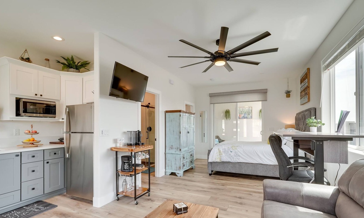 Bullhead City Apartment | Cozy Bullhead City Studio w/ Patio, 2 Mi to River!