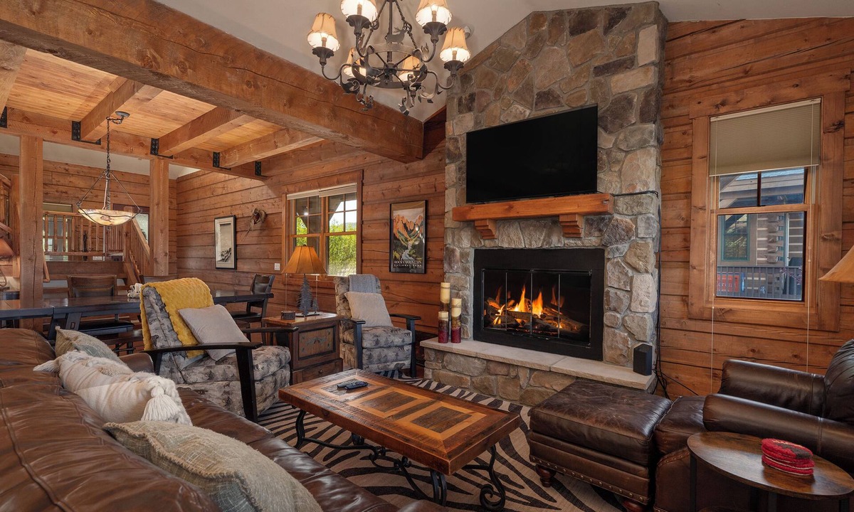 Grand Elk Ranch Cabin | Cozy cabin w/hot tub & fireplace