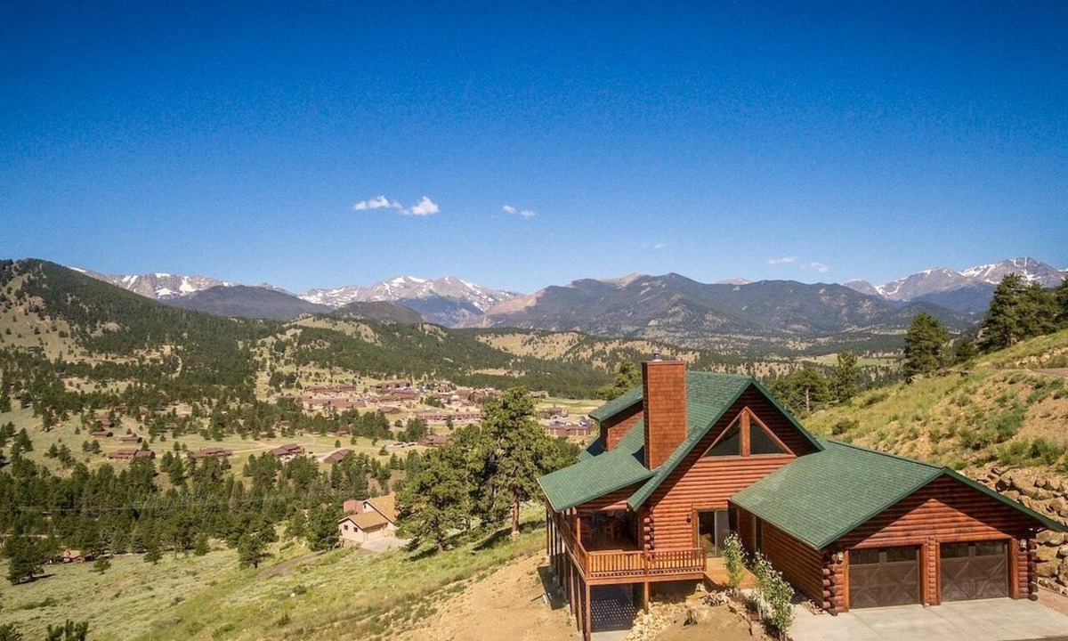 Windcliff Estates Cabin | Cozy Cabin with Pool Table and Stunning Panoramic Mountain Views in Estes Park, Colorado