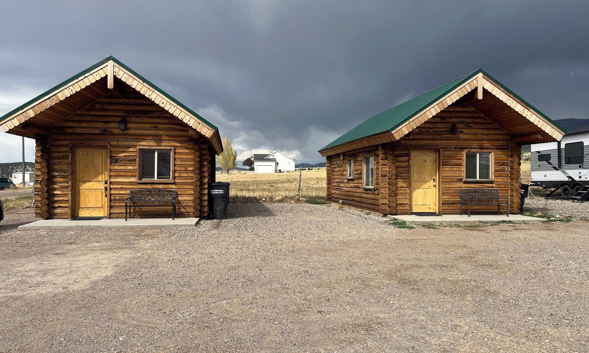 Fairview Cabin | Cozy Canyon Road Cabin with WiFi and AC in peaceful Fairview