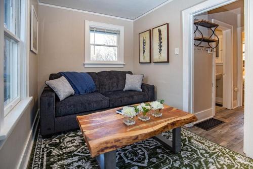 Greeley House | Cozy Carriage House - Walk to UNC + Free Bikes
